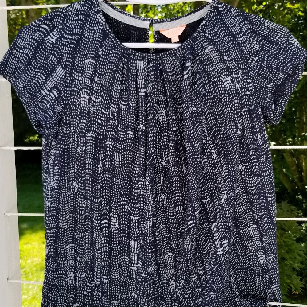 Short sleeve flowy top